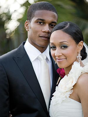 tia mowry wedding cake. Celebrity Wedding: Tia of Tia