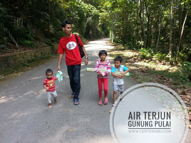 Mandi manda di Air Terjun Gunung Pulai  Ceritera Ibu