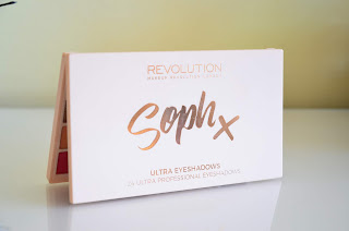 Najlepsza drogeryjna paleta cieni? Recenzja paletki Makeup Revolution Sophx [Konkurs na Instagramie]