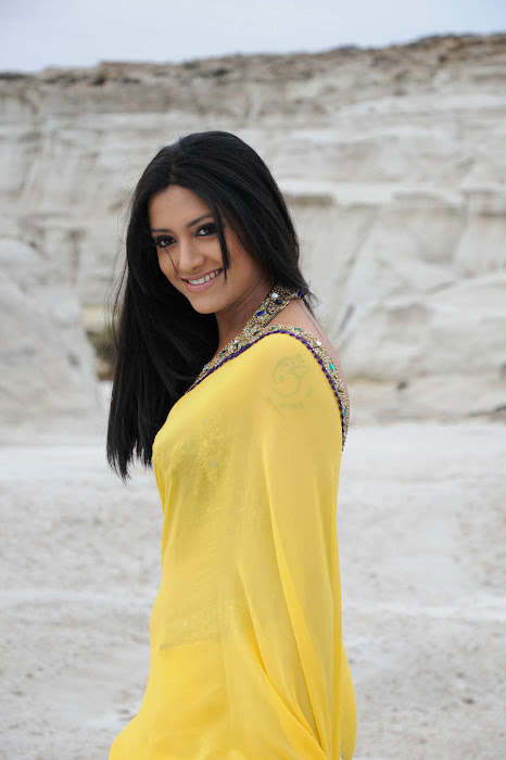 small mamtha mohandas yellow saree mamtha movies mamtha mohandas yellow saree