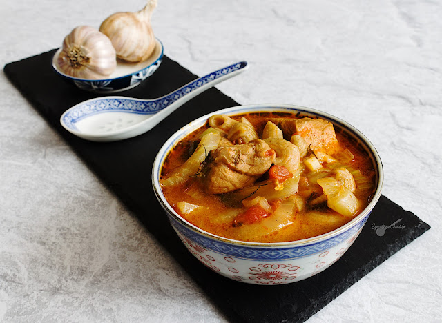 Orientalna zupa z wieprzowiną i fenkułem