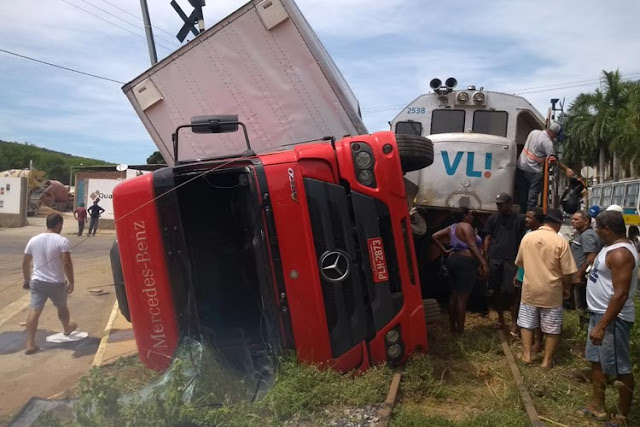 06-brumado-trem-colide-com-caminhao-12-10-achei-sudoeste