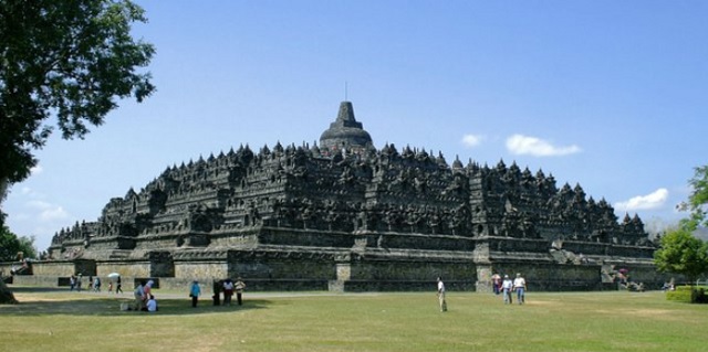 Contoh Teks Ulasan Budaya Candi Borobudur