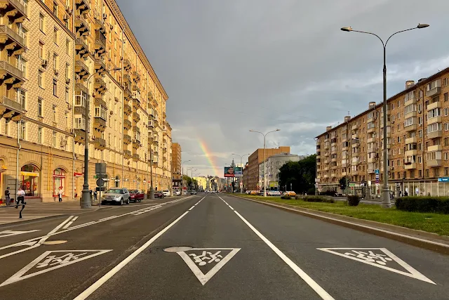 Новослободская улица, радуга
