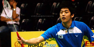 Foto Lee Yong Dae Sedang Main Badminton