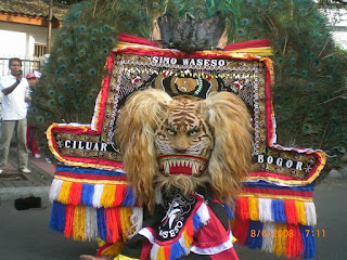 Pesantren Budaya Nusantara: Reog: Seni Tradisi Rakyat Ponorogo