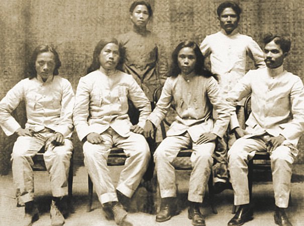 President Macario Sakay, seated second from right, and the top generals of the Republika ng Katagalugan, 1906