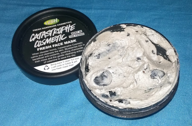 Lush Catastrophe Cosmetic face mask blueberry fresh