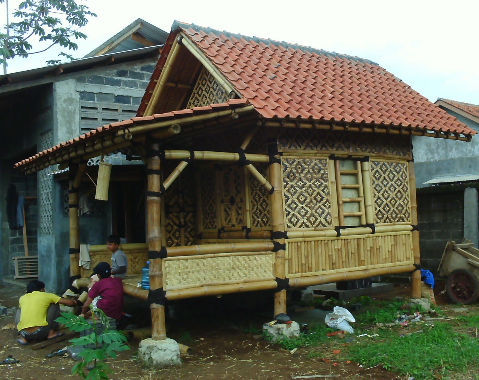 Sanggar Tunas Bambu  Rumah  bambu 