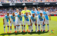 REAL CLUB DEPORTIVO DE LA CORUÑA. Temporada 2017-18. Luisinho, Koval, Mujaid, Mosquera, Juanfran; Zaccaria Bakkali, Emre Çolak, Borja Valle, Krohn-Delhi, Fernando Navarro y Gerard Valentín. VALENCIA C. F. 2 R. C. DEPORTIVO DE LA CORUÑA 1. 20/05/2018. Campeonato de Liga de 1ª División, jornada 38. Vlencia, estadio de Mestalla (35.376 espectadores). GOLES: 1-0: 28’, Zaza. 2-0: 77’, Gonçalo Guedes. 2-1: 80’, Lucas Pérez.