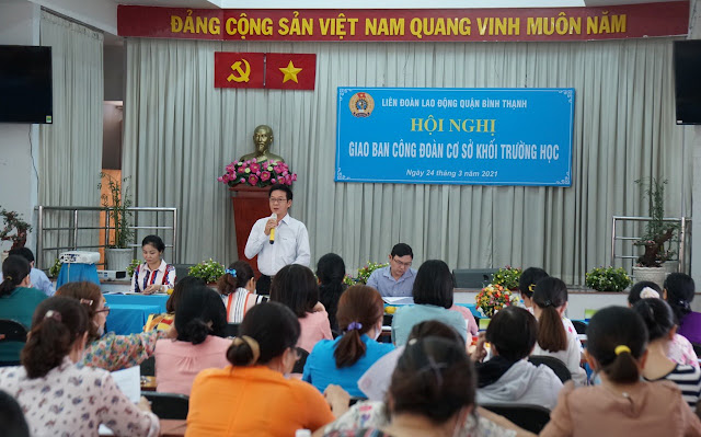 Đồng chí Cao Hồng Hà phát biểu tại hội nghị giao ban Công đoàn cơ sở quý II năm 2021. (Ảnh Ngọc Thiện)