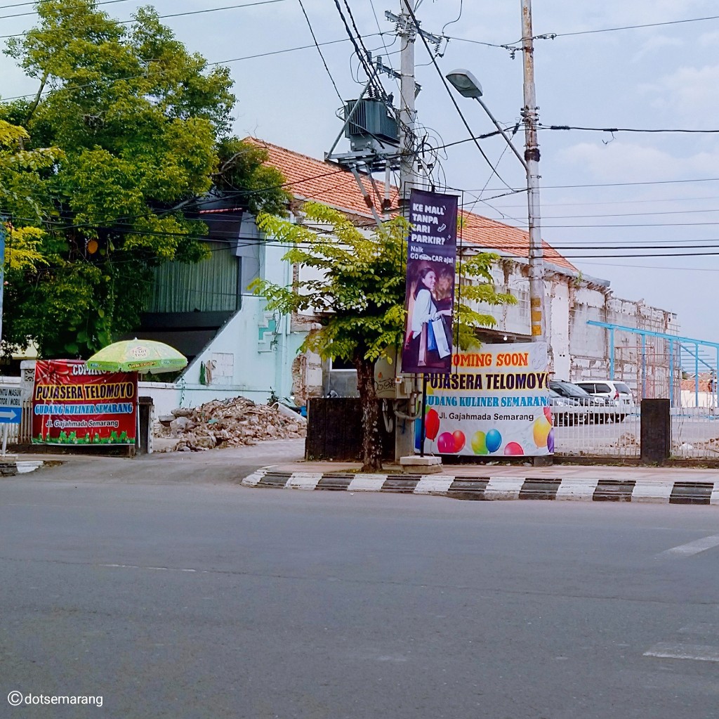 Foto Baru Pujasera Telomoyo Di Jalan Gajah Mada Semarang