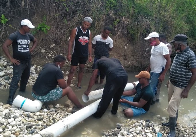 COMUNITARIOS DE CAPULÍN REPARAN AVERÍAS PROVOCADAS POR LAURA AL SISTEMA DE AGUA; PIDEN INTERVENCIÓN DE INAPA PARA SOLUCIÓN DEFINITIVA DE PROBLEMA ACARREADO POR MUCHO TIEMPO