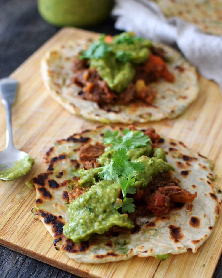 Agrega guasacaca en carnes, pollo, arepas, empanadas y mucho más