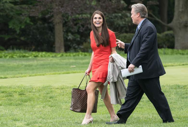 Foto Asisten Cantik Presiden Amerika Donald Trump Yang Diangkat Jadi Direktur Komunikasi