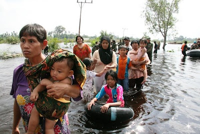 Warga Bulucina Dalam Banjir