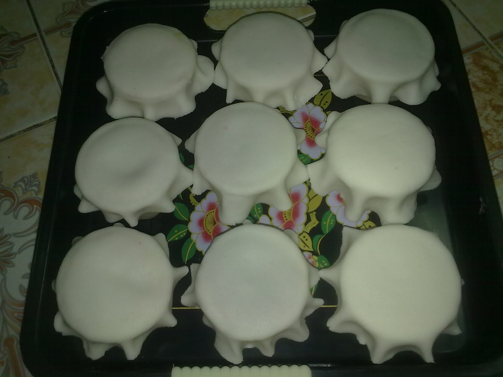 Dapur Chomey Aleen Aireish: CUPCAKE FONDANT SPONGE