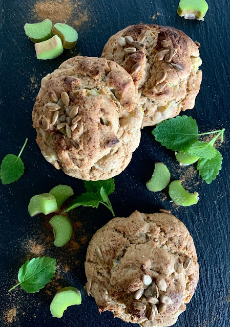 Buchweizen-Rhabarber-Brötchen, Rezept, glutenfrei, vegan, Backofenrezept, Backrezept, schnell, einfach, leicht