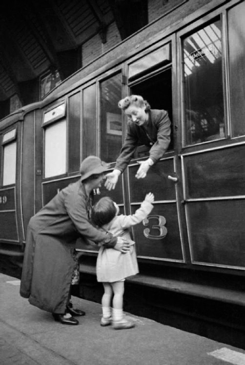 The Butterfly Balcony - Picture Posts - A Girl Joins Up - Women in Wartime The Butterfly Balcony - Picture Posts - A Girl Joins Up - Women in Wartime