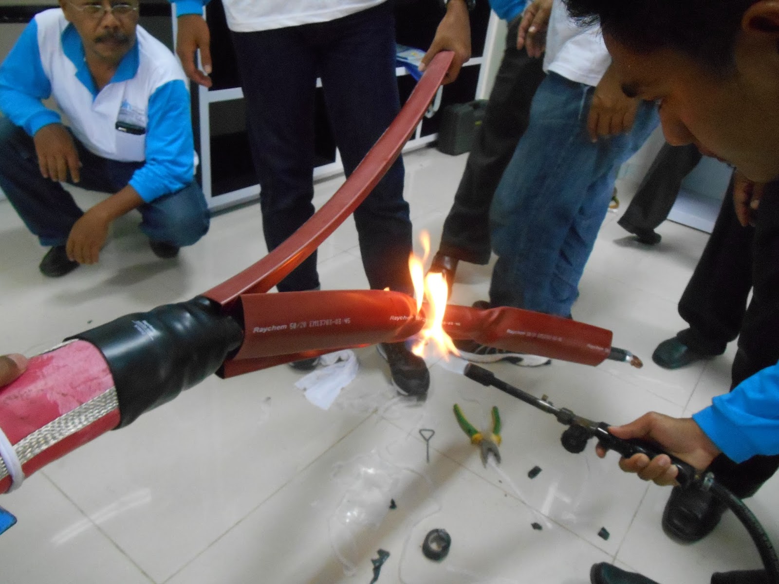 MATARAM ELECTRIC TERMINASI  KABEL  TANAM 20 KV MENGGUNAKAN 