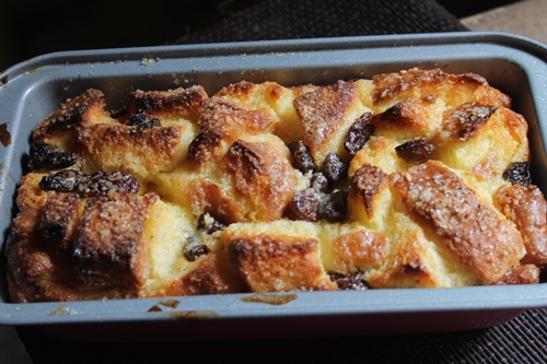 YUMMY TUMMY: Classic Bread Pudding with Vanilla Custard ...