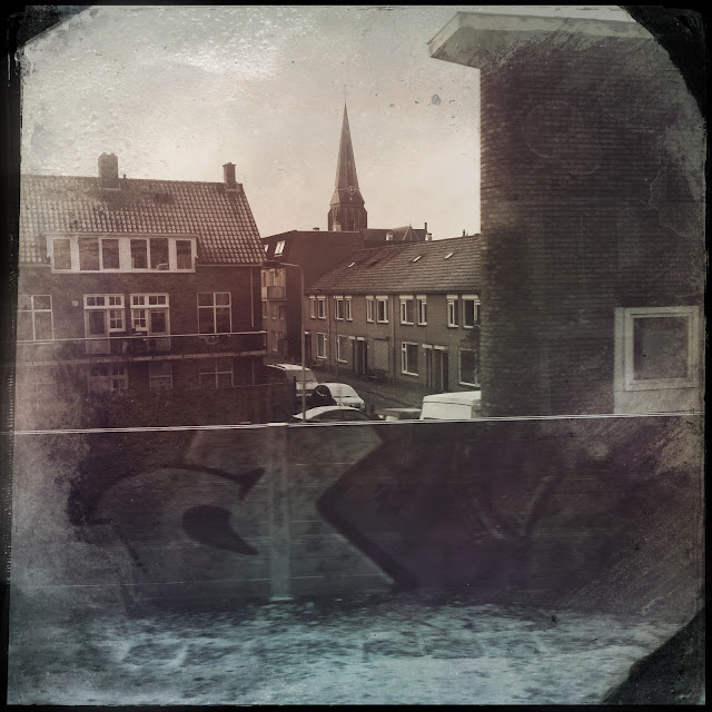 Arnhem gezien vanuit de trein. Hipstamatic: Jing + C-Type Plate. Foto: Robert van der Kroft