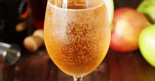 Sparkling Apple Pie Cocktail