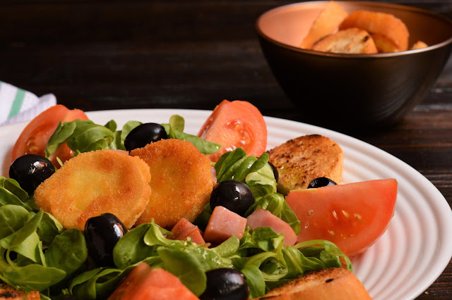 Ensalada de canónigos y queso de cabra