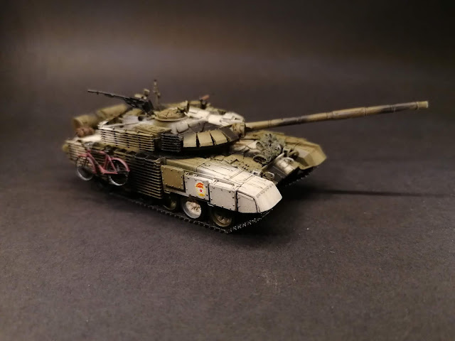  T-72BM Modell 1989 with Cage Armour von Modelcollect by Lynhartt