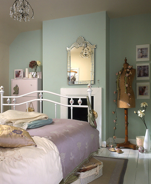 The Vintage Dolls: Inspiration for Vintage Bedroom