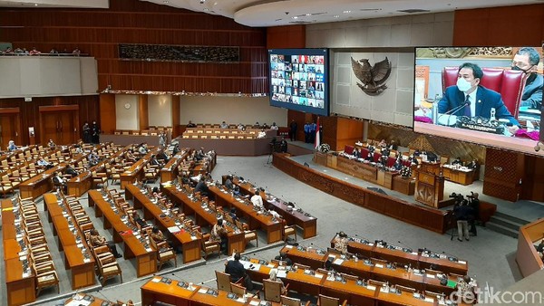 Drama Pengesahan RUU Cipta Kerja: Dipercepat-Walk Out Demokrat