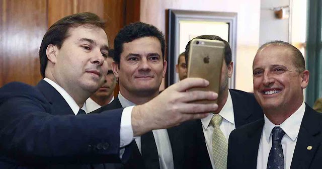 Veja mostra que Moro tirou selfies com deputados acusados de corrupção