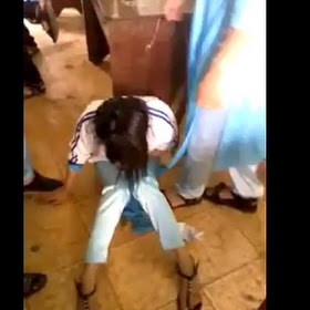 Nữ sinh áo dài đánh nhau trong lớp