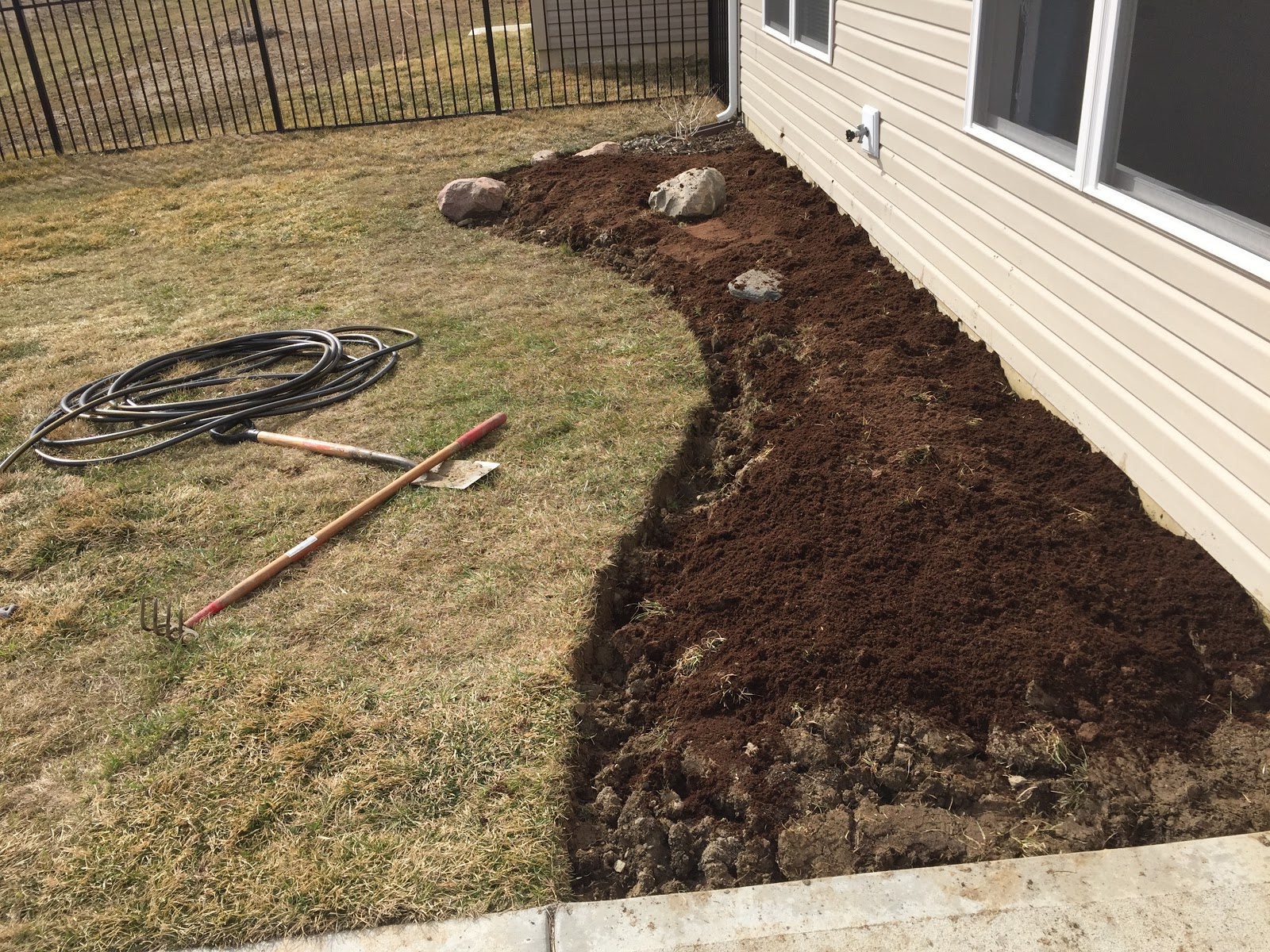 amend clay soil with peat moss