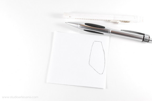 Photo of the pencil and template