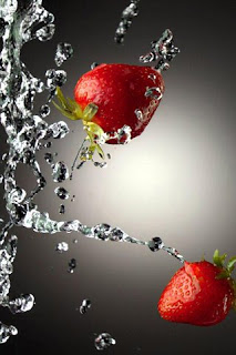 Water Strawberries iPhone Wallpaper