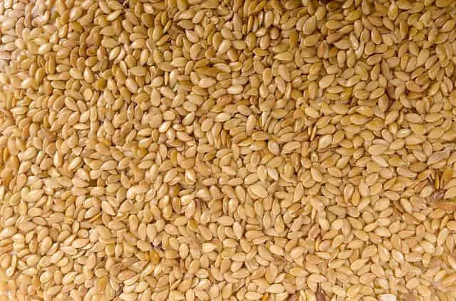 If you don't want your skin to get old and wrinkles on your skin, start eating sesame seeds right away. According to Hakeem Niaz Ahmed, the black sole is commonly used for cooking but it is also very suitable for hair growth.