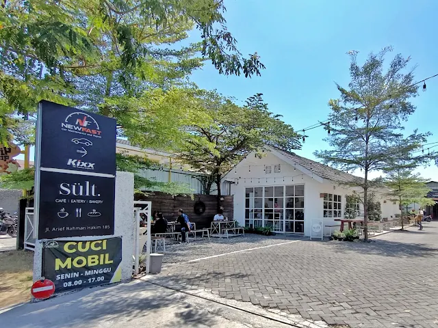 bengkel cafe surabaya