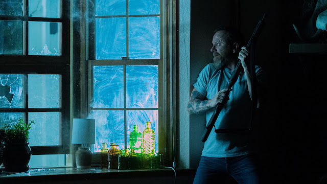 Kiefer sutherland with a shotgun