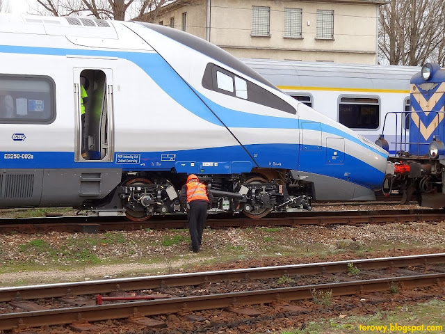 Polskie "Pendolino" ED250-001 i ED250-002 na Olszynce.