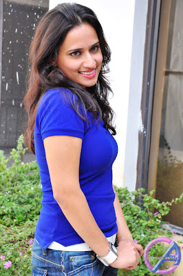 South_Actress_Chinmayi_Ghatrazu_In_Blue_Dress
