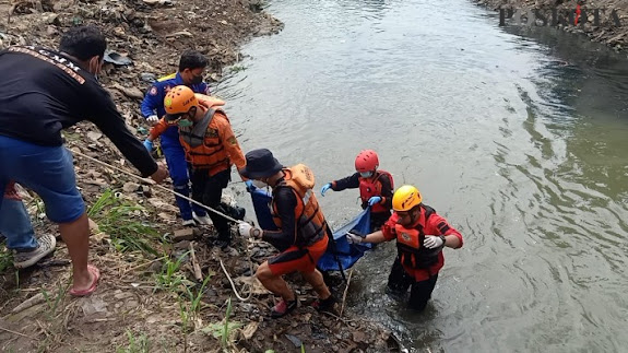 Innalillahi, Bocah Hanyut Terseret Saluran Air Karawaci Ditemukan Meninggal, Korban Terpleset Saat Ngambil Bola