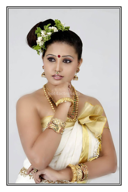 Sandra Jose Hot NAVEL SHOW Saree Photoshoot