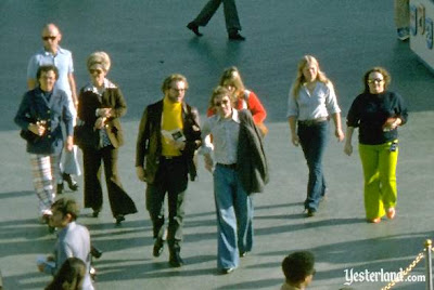 Clothing Fashions 1974 on Fashions Of 1974 Bell Bottoms And Flare Leg Jeans Were The Fashion In