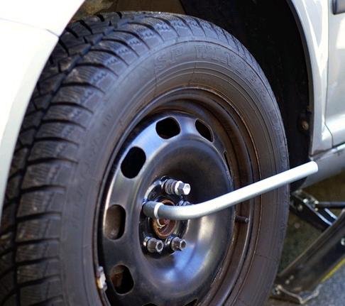 The most effective method to Change Your Own Flat Tire 