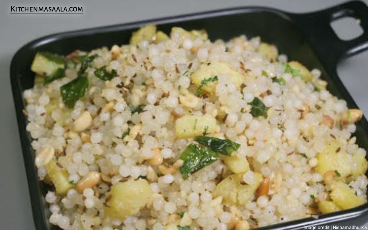 नवरात्रों के फलाहार में बनाये ये स्वादिष्ट साबूदाना खिचड़ी || Sabudana Khichdi Recipe in Hindi, Sabudana khichdi image, साबूदाना खिचड़ी फोटो, kitchenmasaala.com