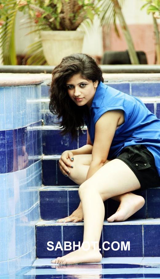 Supriya sitting on stairs hot pic - (3) - Supriya black shorts latest hot pics! 