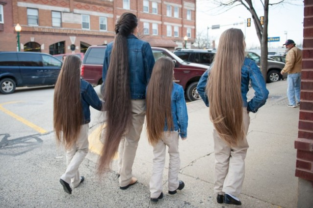 People Are Awesome Mother And Daughter The Longest Hair In The World