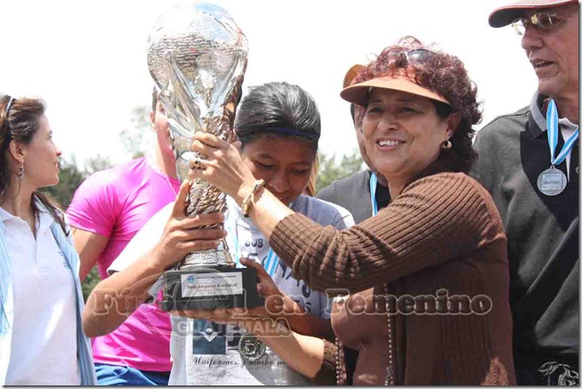 entrega trofeo subcampeonas retalhuleu 2011 clausura y flori riso lnffg