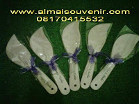 souvenir centong daun putih